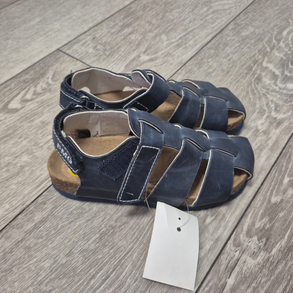 Primigi Kids Blue Closed Toe Navy Blue Fisherman Sandals. Size 13